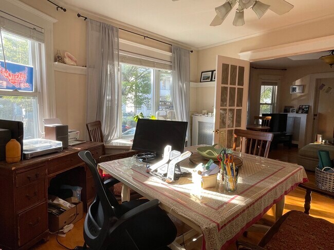 34 Parkdale St, Unit 1 in Somerville, MA - Building Photo - Building Photo