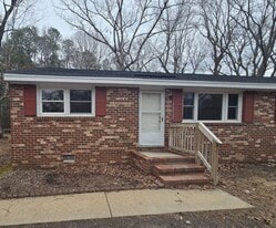 15717 S Crater Rd in Petersburg, VA - Building Photo