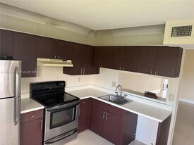 1211 S Independence Dr in Homestead, FL - Building Photo