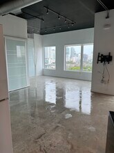 10 South River Drive, Unit Neo Lofts in Miami, FL - Building Photo - Building Photo
