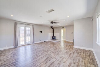 1037 Yucca Ave in Las Vegas, NV - Building Photo - Building Photo