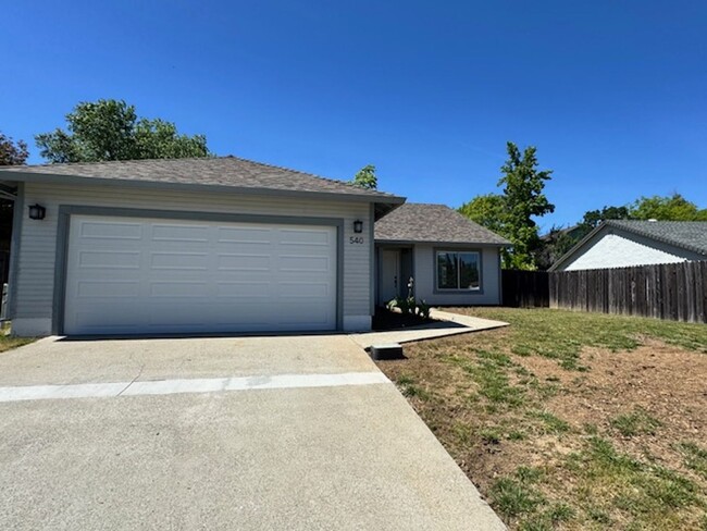 540 Vansicklen Way in Redding, CA - Building Photo - Building Photo