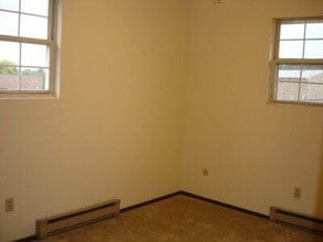 2105 Ashland St in Louisville, OH - Building Photo - Building Photo