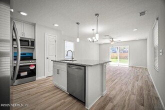 8192 Dandy Ave in Jacksonville, FL - Building Photo - Building Photo
