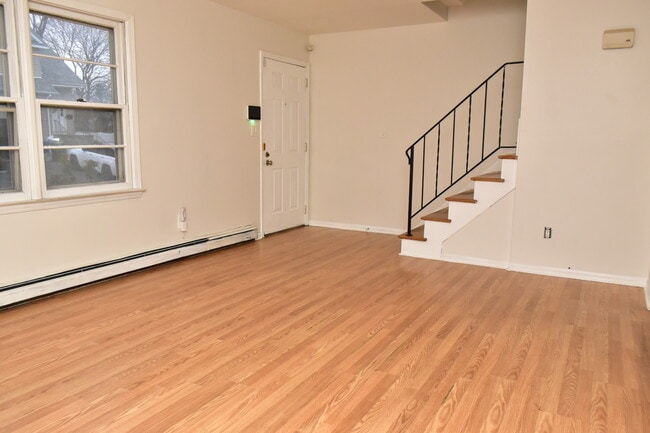 65 Corinthian Ave in Stratford, CT - Building Photo - Building Photo