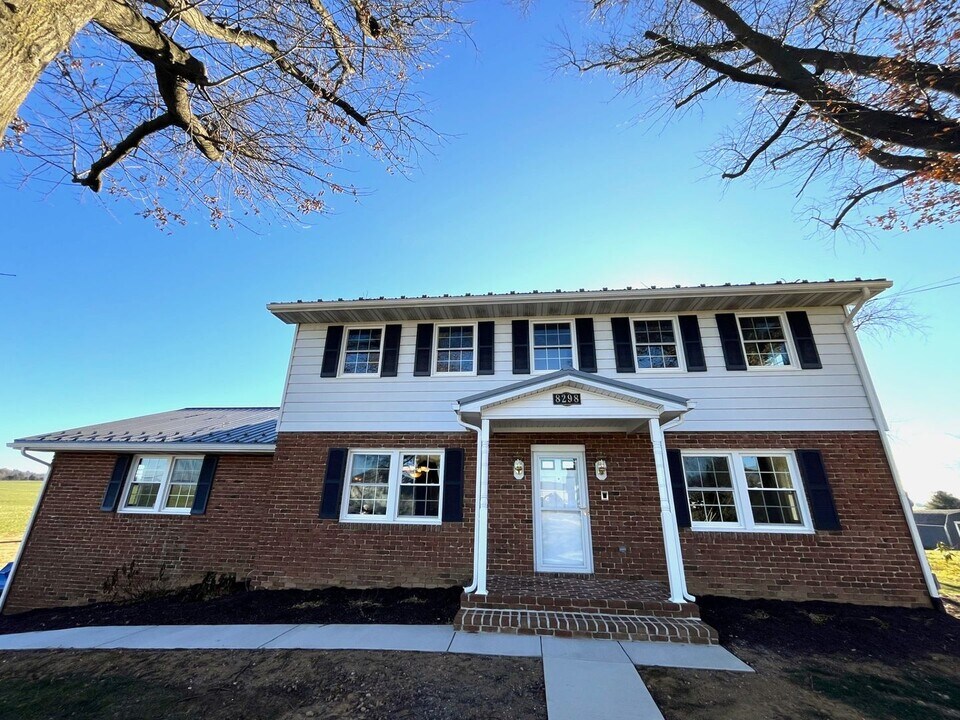 8298 Scenic Dr in Shippensburg, PA - Building Photo