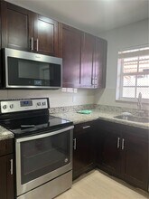 208 SE 2nd St in Hallandale Beach, FL - Building Photo - Building Photo