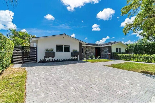 19441 NE 19th Ave in Miami, FL - Building Photo - Building Photo