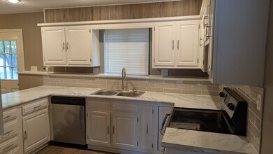 10171 Haskins St in Lenexa, KS - Building Photo - Building Photo