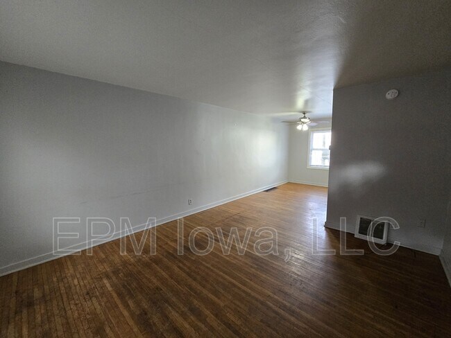 247 Madison St in Waterloo, IA - Building Photo - Building Photo