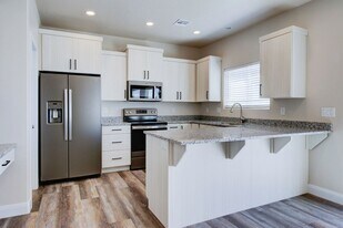 668 E Fiddlers Canyon Rd in Cedar City, UT - Building Photo