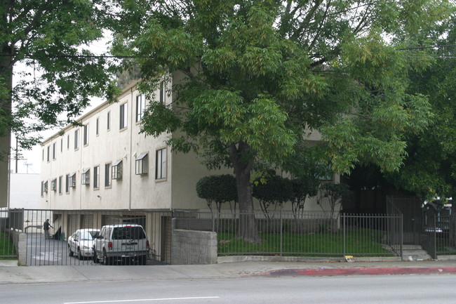 14715 Saticoy St in Los Angeles, CA - Building Photo - Building Photo