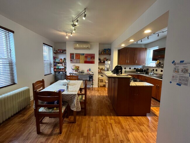 5873 Shady Forbes Ter in Pittsburgh, PA - Building Photo - Building Photo