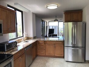 6770 Hawaii Kai Dr in Honolulu, HI - Building Photo - Building Photo