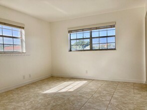 610 Tennis Club Dr, Unit 208 in Fort Lauderdale, FL - Foto de edificio - Building Photo
