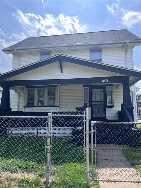 944 Baughman St in Akron, OH - Building Photo