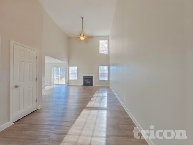 9245 Simonton Dr in Charlotte, NC - Foto de edificio - Building Photo