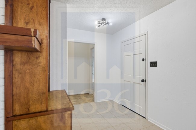 609 Carlos G Parker Blvd NW in Taylor, TX - Building Photo - Building Photo