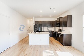 500 Arnage Dr in Hutto, TX - Building Photo - Building Photo