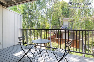 877 Heatherstone Way in Mountain View, CA - Building Photo - Building Photo