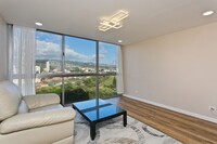 2211 Ala Wai Blvd in Honolulu, HI - Building Photo - Building Photo