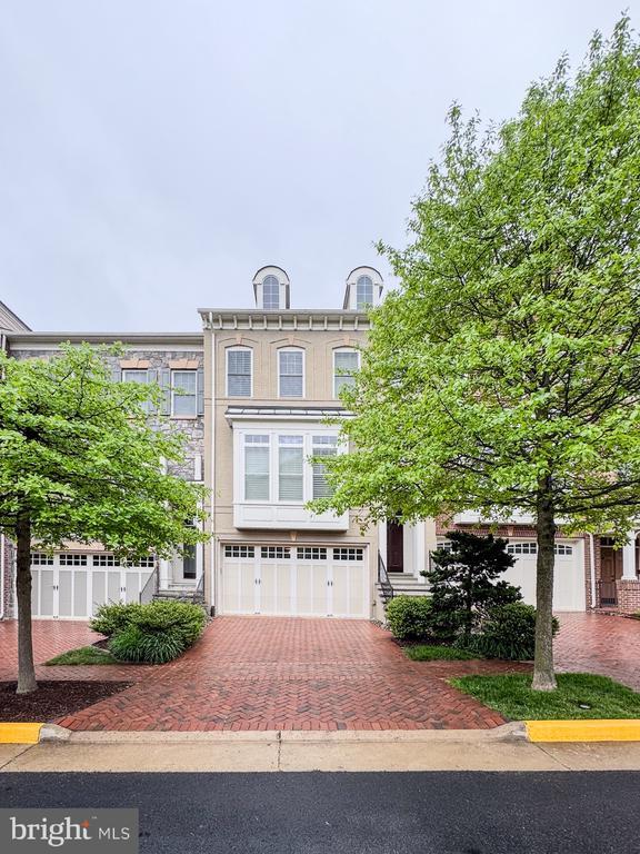 property at 2137 Royal Lodge Dr