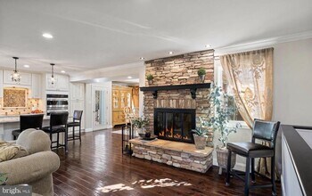 11611 Vale Rd in Oakton, VA - Building Photo - Building Photo