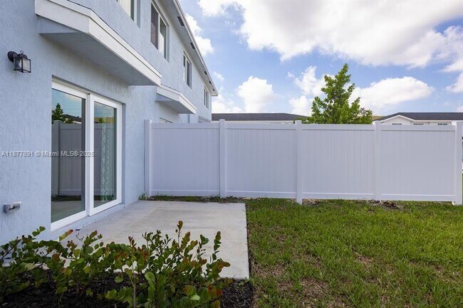 1040 NW 5th Terrace in Florida City, FL - Building Photo - Building Photo