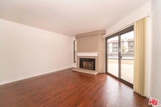 8601 Falmouth Ave-Unit -218 in Los Angeles, CA - Building Photo - Building Photo