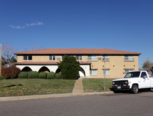 10747 W 6th Pl in Lakewood, CO - Foto de edificio - Building Photo