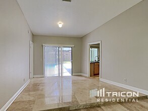 1751 Shady Leaf Dr in Valrico, FL - Building Photo - Building Photo
