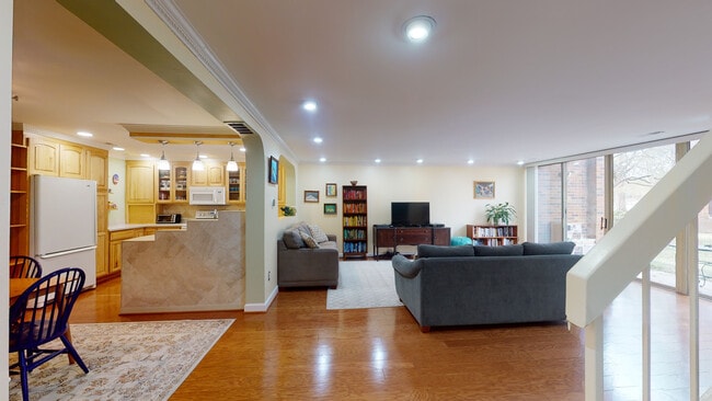 property at 1635 S Hayes St