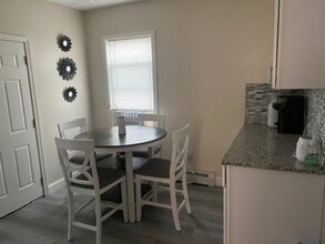 47 Pembroke Ave, Unit 1 in Providence, RI - Foto de edificio - Building Photo