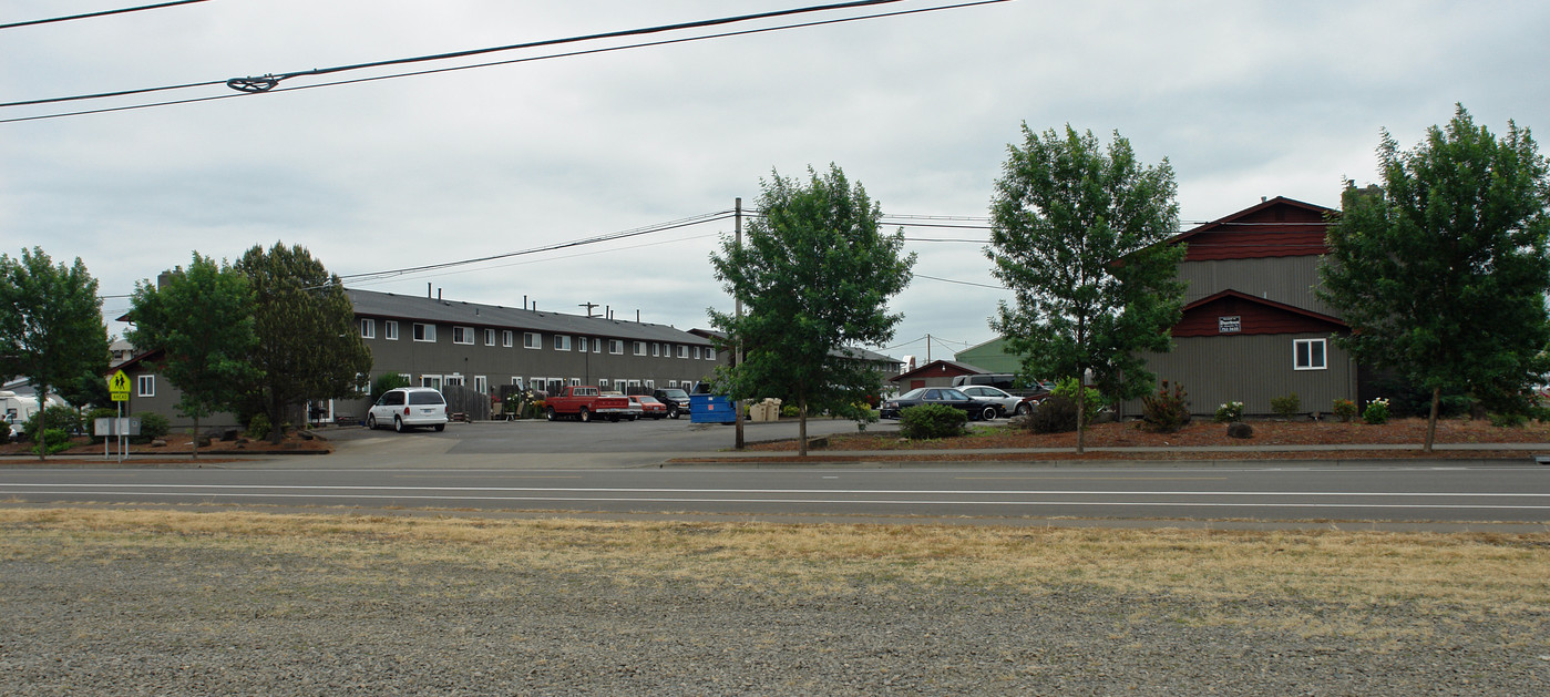 902-944 SW 21st Ave in Albany, OR - Building Photo