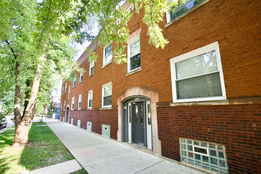 3521 W Grace St in Chicago, IL - Building Photo