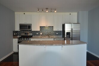 33 W Ontario St, Unit 24I in Chicago, IL - Building Photo - Building Photo