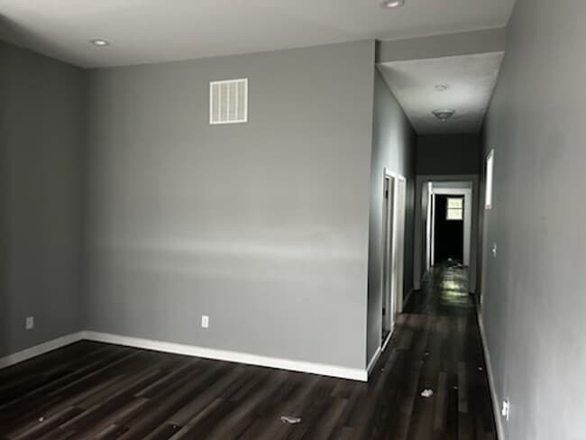 2215 W Market St in Louisville, KY - Building Photo - Building Photo