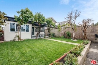 5514 Woodman Ave in Los Angeles, CA - Building Photo - Building Photo