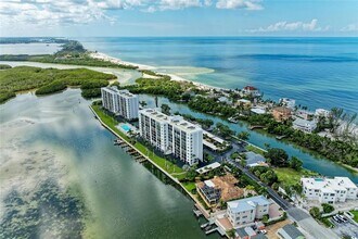 9397 Midnight Pass Rd in Sarasota, FL - Building Photo - Building Photo