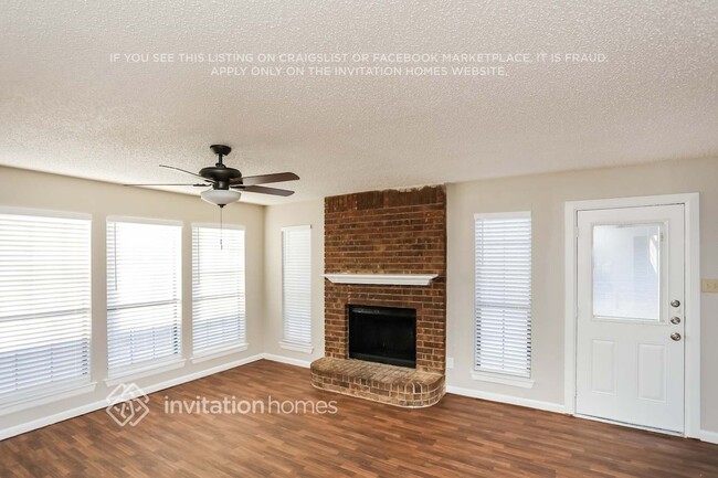 1803 Shoreline Dr in Mesquite, TX - Foto de edificio - Building Photo