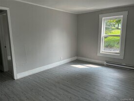 404 NY-52 in Woodbourne, NY - Building Photo