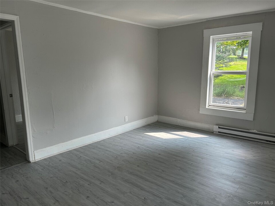 404 NY-52 in Woodbourne, NY - Building Photo