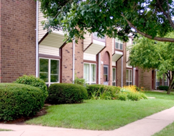 Winfield Village in Savoy, IL - Building Photo