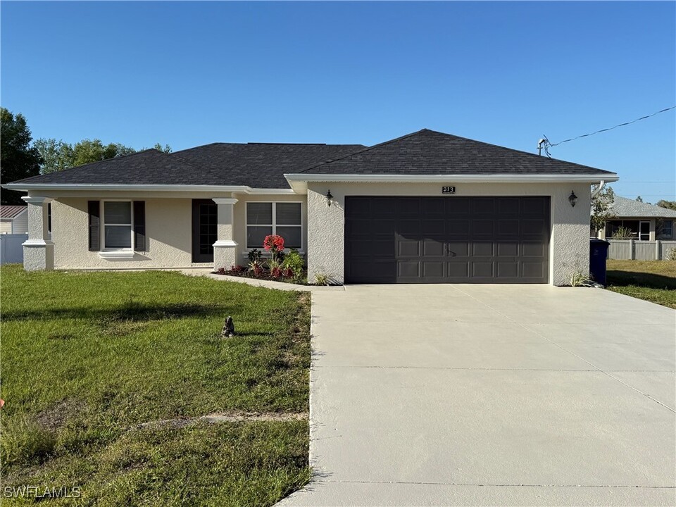 213 Manasota St in Ft. Myers, FL - Building Photo