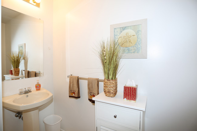 Crystal Commons Townhomes in Rochester, NY - Building Photo - Interior Photo
