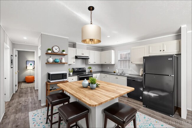 636 Ascot Cir in Almont, MI - Building Photo - Building Photo