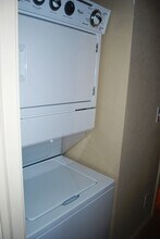 201 Grandview Ct in University Heights, IA - Building Photo - Building Photo