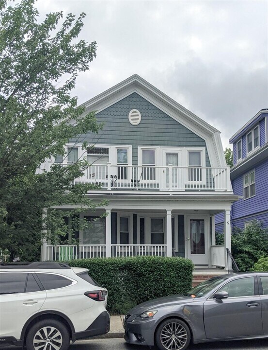 19 Leonard St, Unit #1 in Somerville, MA - Building Photo