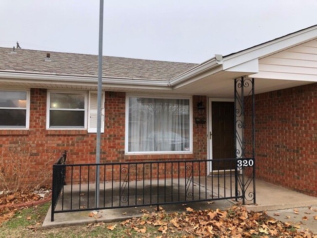 320 Mimosa Dr in Norman, OK - Building Photo - Building Photo