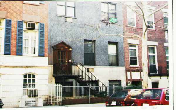 221 E 12th St in New York, NY - Building Photo